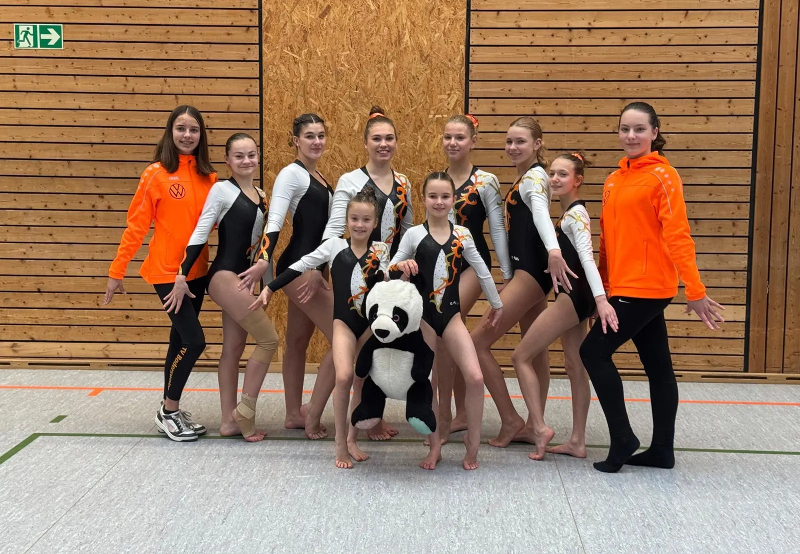 Die Turnerinnen der Landesligamannschaft: hinten von links: Johanna Erhardt, Heike Schweiger, Vivien Schulz, Liv Nimke, Maxima Weiß, Maja Oser, Annika Hättig, Sophia Herbel vorne von links: Lotta Hensel, Emilia Westermann